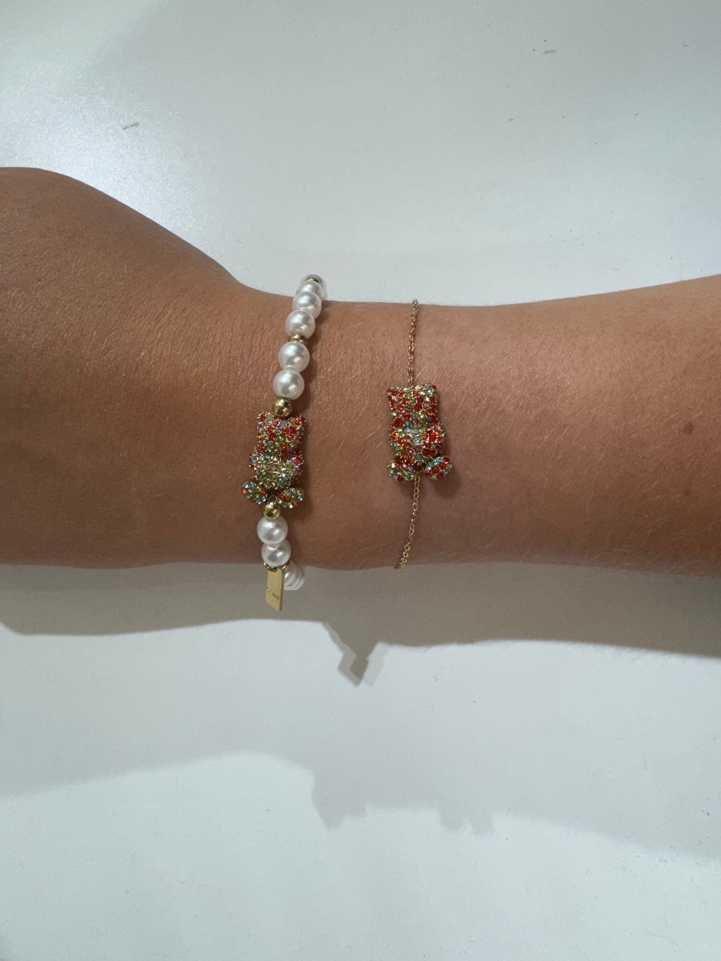 BRACELET NOUNOURS DORÉ STRASS MULTICOLORES ET PERLES NACRÉES